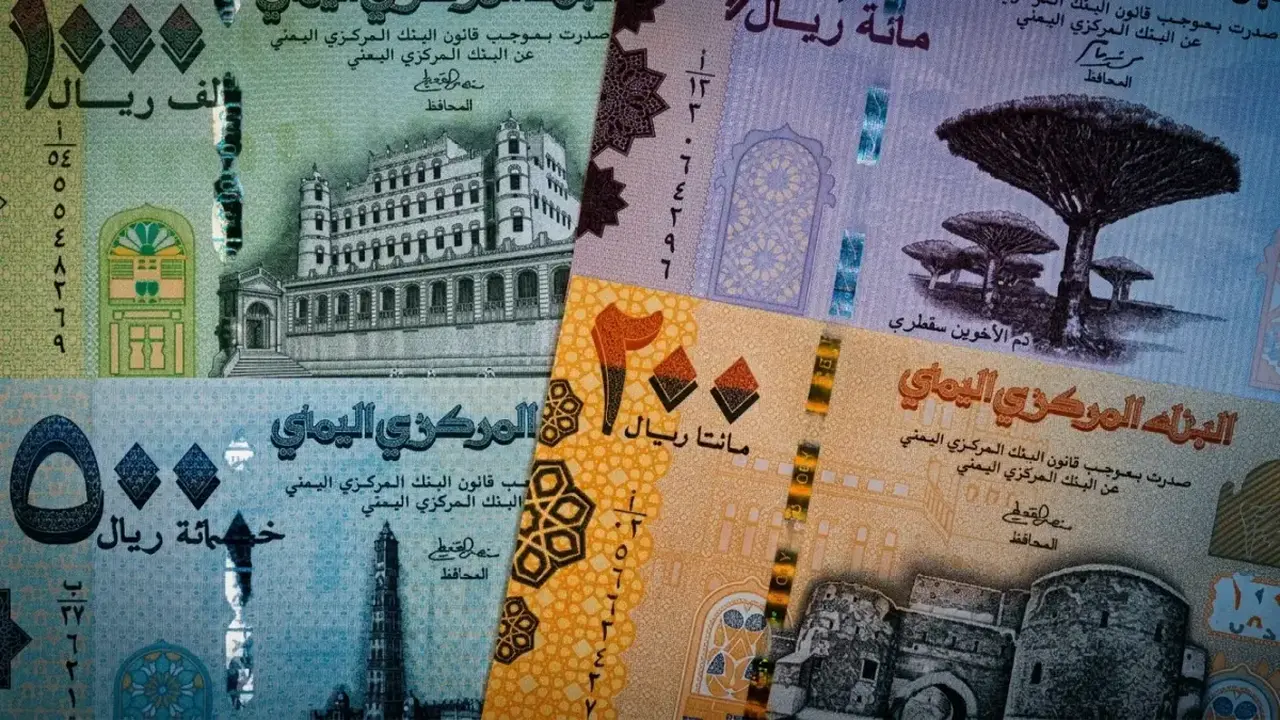تفاوت بأسعار الصرف في اليمن يتجاوز 300% وسط مخاوف من استمرار الانقسام الاقتصادي